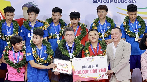 Thái Sơn Bắc vẽ lại bản đồ futsal 